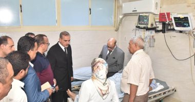 محافظ أسيوط يزور مصابى حادث تصادم طريق أبنوب الصحراوى الشرقى.. صور