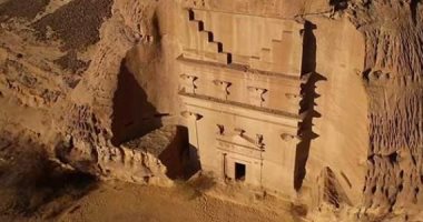 زمن العمالقة الجميل.. "التوراة" تقيم حروبا مع العماليق والعرب يصدقون أن آدم كان "ضخم الجثة" والفراعنة "عمالقة".. وفى اليابان "أونى" ابن شيطان "متوحش" و"كابرى" الفلبينى يشرب السيجار ويجلس على قمم الأشجار