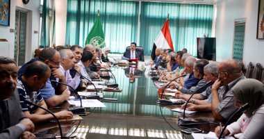محافظ القليوبية يناقش تحديث المخطط الاستراتيجى العام لمدينة بنها وقراها
