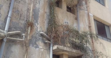 صور.. أولياء أمور مدرسة الشيخ زايد الرسمية يشكون تهالك المبانى ودورات المياه