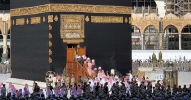 بماء زمزم أمير مكة المكرمة يغسل الكعبة المشرفة