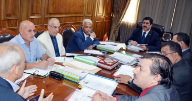 محافظ القليوبية يعقد اجتماعا لاختيار وظائف نائب رئيس مدينة من بين 104 متقدمين