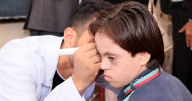 صور ..توقيع الكشف الطبى على 1700 حالة من أهالى قرية سجين الكوم بالغربية