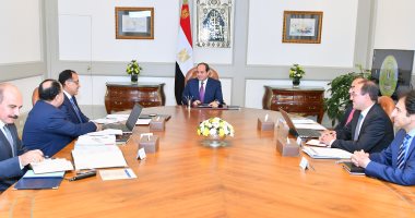 تعليمات مشددة من السيسي بضرورة انعكاس تحسن الأداء الاقتصادى على جودة الخدمات واستفادة جميع الفئات من عوائد التنمية.. الرئيس يجتمع بمدبولى ومحافظ البنك المركزى ووزير المالية ويوجه ببذل الجهد لخفض الدين العام