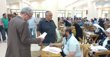1187 طالب أنهوا أعمال امتحانات الدراسات العليا بتجارة سوهاج
