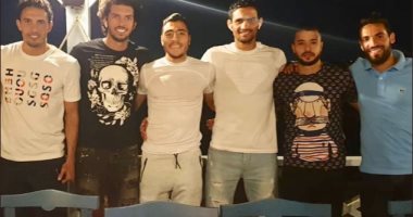 محمد نجيب ينشر صورة مع نجوم الأهلي في معسكر الجونة