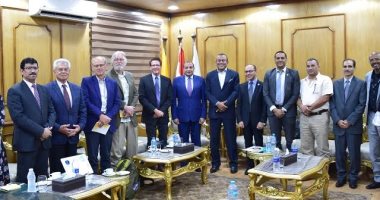 رئيس جامعة بنى سويف يستقبل الوفد الأمريكى الشريك فى مشروع إنشاء مركز المياه