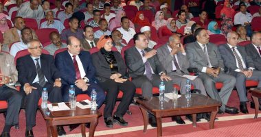  نائب محافظ الأقصر يشارك فى فعاليات مؤتمر "الإستثمار وآفاق التنمية المستدامة" 