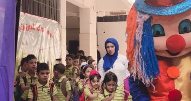 أول يوم مدرسة.. أولياء الأمور يشاركون بصور حفل مدرسة لاستقبال التلاميذ