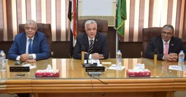 رئيس جامعة المنوفية يجتمع بعمداء الكليات لمناقشة أخر الاستعدادات العام الدراسى 