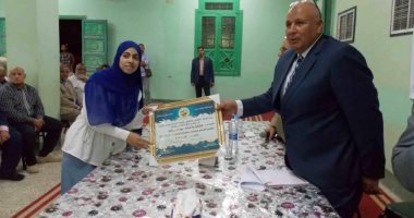 محافظ الوادي الجديد يشهد تخريج أول دفعة من معهد إعداد الدعاة بالخارجة 