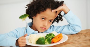 بهدوء ومن غير عصبية..تعملى إيه لو طفلك رفض الأكل ؟