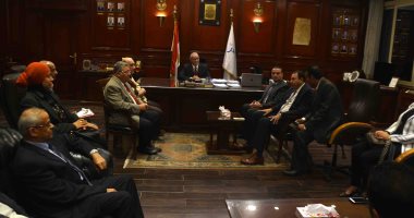 فيديو وصور.. محافظ الأقصر يلتقى عدد من المستثمرين لعرض فرص الإستثمار المتاحة