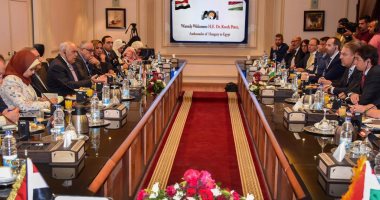 شراكة بين "العربية للتصنيع" ومجموعة تنجسرام المجرية لتصنيع معدات الإضاءة الموفرة