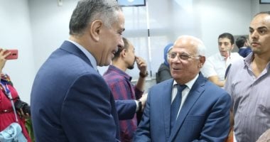 صور.. محافظ بورسعيد يتفقد مركز خدمة المستثمرين التكنولوجى