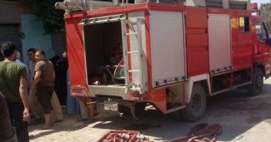 صور.. السيطرة على حريق بمحل أغذية فى شبين القناطر
