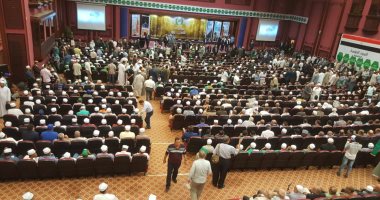 أتباع الطرق الصوفية ينشدون القصائد والمديح بمؤتمر التصوف لدعم الدولة