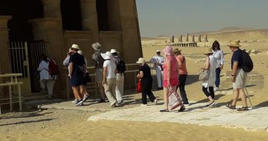 صور .. وفد إنجليزى يزور المعالم السياحية والأثرية بالمنيا