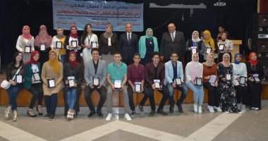 رئيس جامعة الزقازيق يناشد الطلاب بإجراء تحليل فيروس سى خلال تكريم طلاب الأسنان 