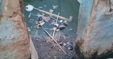 قارئ يطالب بتغيير مواسير مياه شرب وتركيب شبكة الصرف الصحى بقرية بأسوان