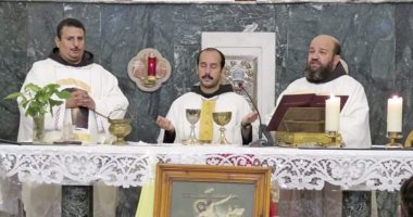 كنيسة العائلة المقدسة بالأقصر تشارك كنائس العالم الاحتفال بالقديس فرنسيس.. صور