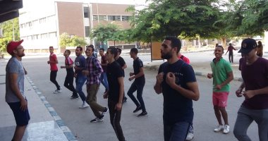 صور.. معسكر لتزيين الحرم الجامعى ومعرض لمستلزمات الدراسة بجامعة أسيوط