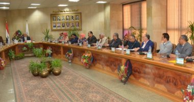 رئيس جامعة أسيوط: عقد لقاءات بين عمداء الكليات وأعضاء التدريس لمحاربة الشائعات