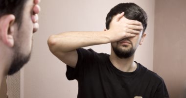 لو شخص  قريب منك مصاب بنوبة هلع.. اعرف ازاى تساعده فى خطوات بسيطة 