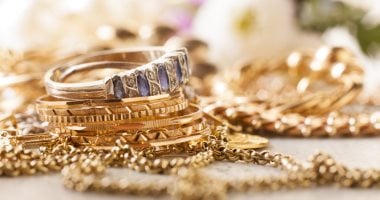 عشان تحافظى عليها.. نصائح لتنظيف المشغولات الذهبية والأحجار الكريمة