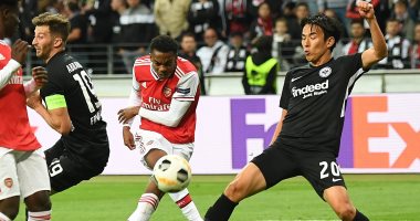 حدث مؤسف فى الدورى الألمانى.. لاعب يعتدى على مدرب بهمجية.. فيديو وصور