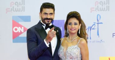 خالد سليم وزوجته على السجادة الحمراء لحفل افتتاح مهرجان الجونة