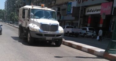 صور.. حملات نظافة وغسيل الأرصفة والشوارع والميادين الحيوية بأسيوط