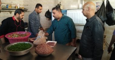 صور.. إعدام 181 كيلو لحوم فاسدة فى مطعم بالشرقية