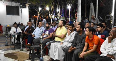 جماهير القطبين ترفع شعار "كامل العدد" على مقاهى وسط البلد