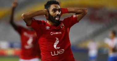 فيديو وصور.. الشحات يُسجل الهدف الثانى للأهلى أمام الزمالك بخطأ عبد الشافى