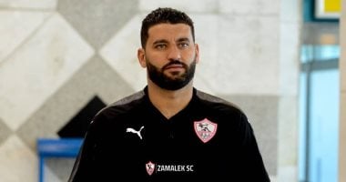 كواليس غرفة الملابس..احتفال أمير عزمى بلقب الدورى القبرصى يتسبب فى إتلاف الأرضية