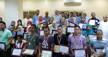 صور.. رئيس مدينة الطود يكرم أوائل الثانوية العامة لحث الطلاب على التفوق بالعام الجديد