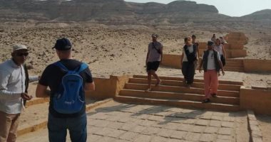 وفد سياحى من إسبانيا يزور المناطق الأثرية بالمنيا