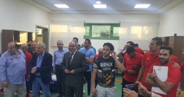 رئيس المقاولون يهنيء اللاعبين بعد حصد أول ثلاث نقاط فى الدوري.. صور