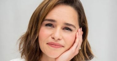 أبيض × أبيض .. ايمليا كلارك "بتنور" فى المؤتمر الصحفى لفيلمها Last Christmas