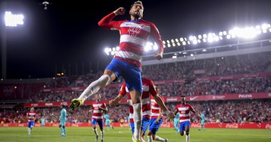 غرناطة يُسقط برشلونة بثنائية ويتصدر الدوري الإسباني.. فيديو 