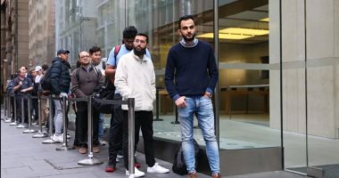 فيديو..احتشاد المئات حول متاجر أبل حول العالم لشراء أيفون 11