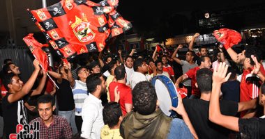 جماهير الأهلى تحتفل بلقب السوبر المصرى أمام النادى