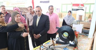 محافظ شمال سيناء يتفقد ورش مدرسة البنات الصناعية بالعريش