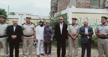 صور .. أمن القليوبية يشاركون أبناء الشهداء فى أول أيام الدراسة ويوزعون الهدايا على الطلاب