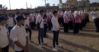 محافظ الشرقية يطالب بسرعة تسليم الكتب المدرسى للطلاب