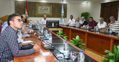 محافظ مطروح يتابع تنفيذ مشروعات مياه الشرب والصرف الصحى.. اعرف التفاصيل