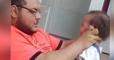 فى أول ظهور له.. معذب طفلته: أنا أسف كنت أعلمها المشى.. فيديو