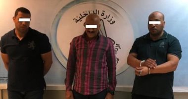 إحباط محاولة تجار مخدرات تهريب كميات من مخدر «الآيس» عبر مطار القاهرة ..صور