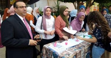 جامعة بنها تنظيم ندوات تعريفية للطلاب الجدد وتوزع "الشكولاتة" عليهم 